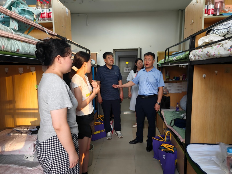 延边大学农学院开展2025级新生寝室走访慰问活动