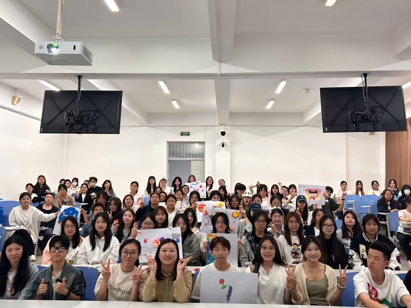 延边大学农学院举办“我的大学图鉴——角色转换与适应探索”主题团体绘画活动