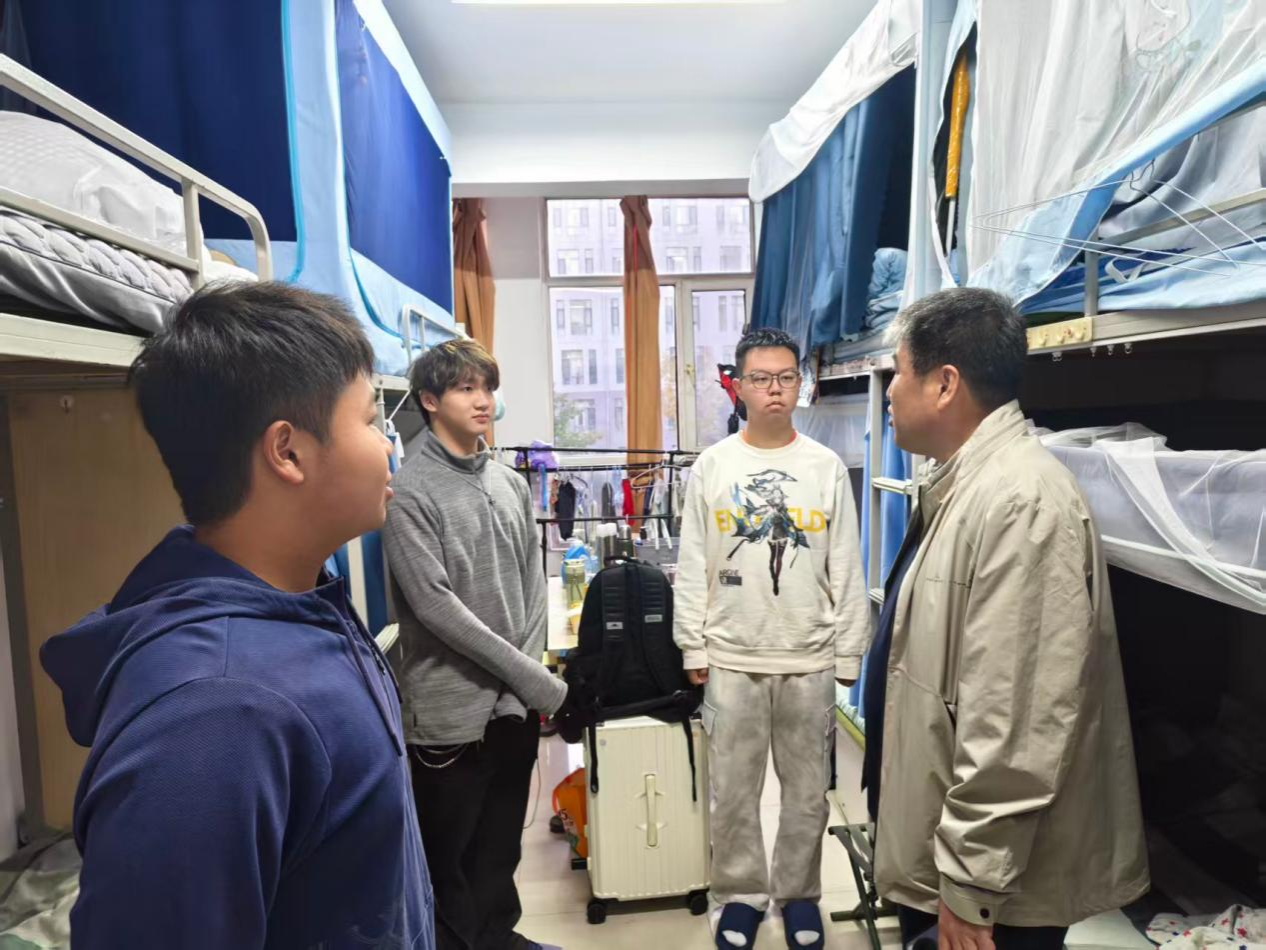 情系寝居，守护平安｜延边大学农学院开展寝室走访活动